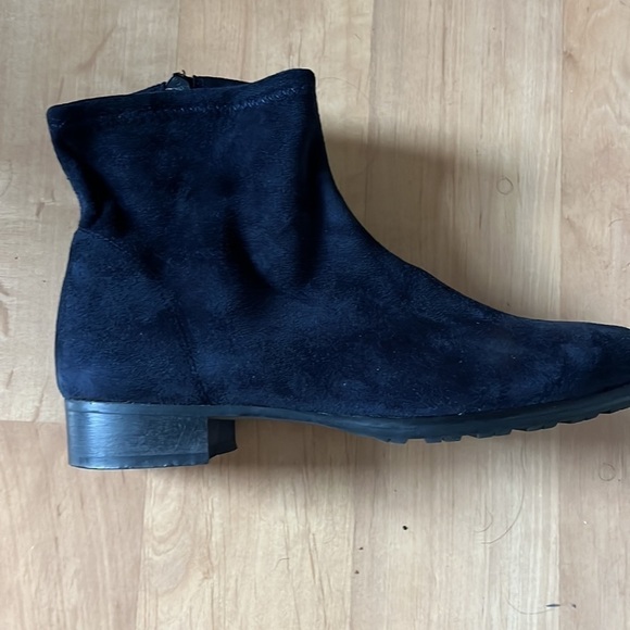 NR RAPISARDI Italian Faux Suede Lulu Booties, Blue, size 37/US 7 - Picture 3 of 7